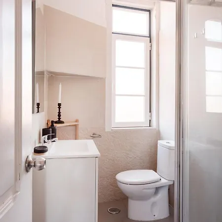 Graca Charm Flat With Sunny Balcony * Lisboa